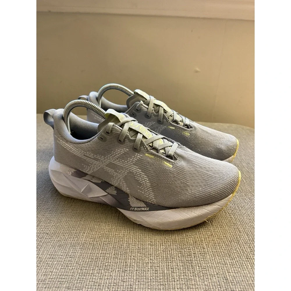 Asics NOVABLAST 5 1012B765 Gravel/Grey Fade Women's Running Shoes Size 7.5